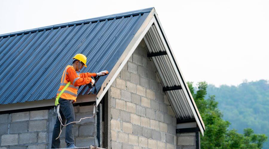 Professional gutter cleaning in Vardaman, MS